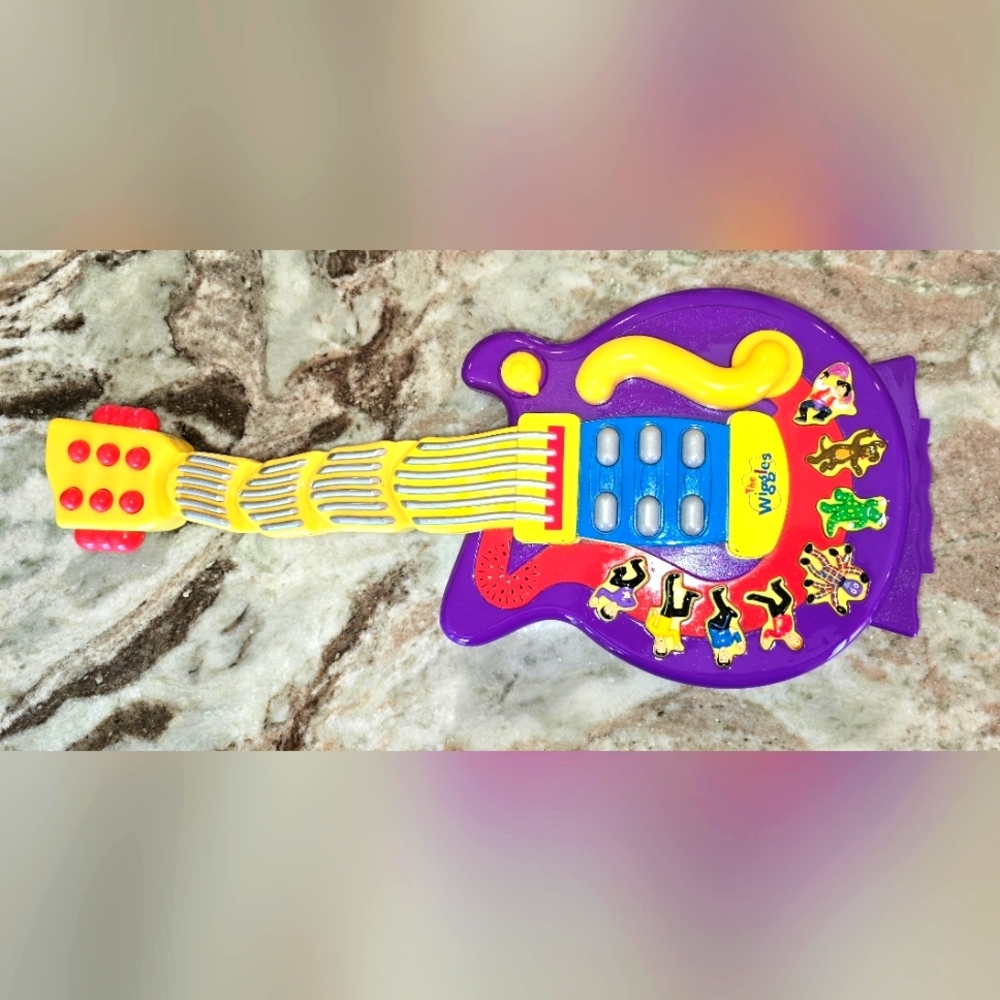 2004 The Wiggles Wiggly Giggly Guitar Dancing Singing 18" Purple *Works*